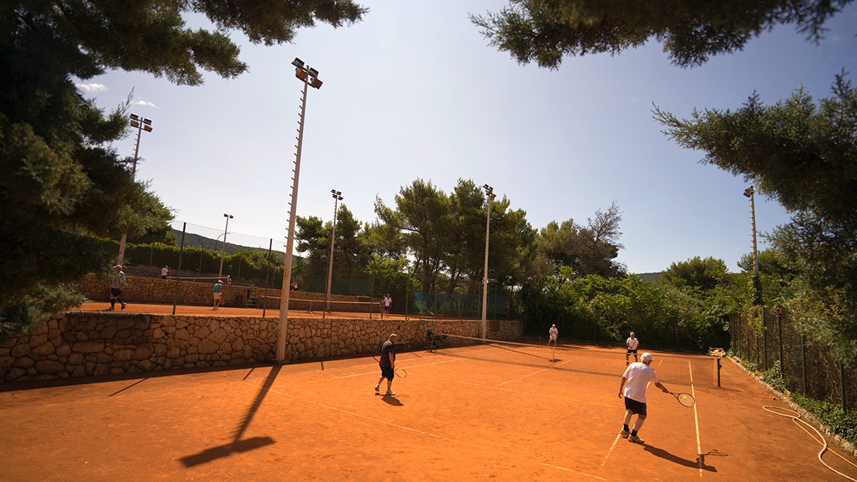 Tennis under the pine trees - Activities - Hotel Kimen, Cres